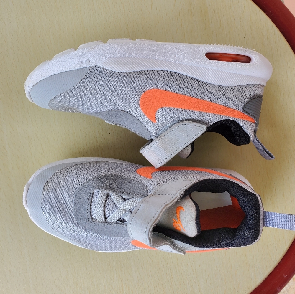 Girls sz. 10 Nike shoes